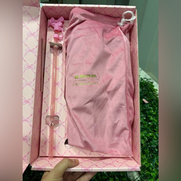NEW Stanley 1913 x LoveShackFancy 40 OZ LIMITED EDITION Baby Bow Peppermint
Pink - Picture 5 of 5